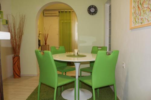 Apartments with parking space Crikvenica - 12657