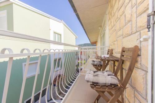 Apartments by the sea Primosten - 22258