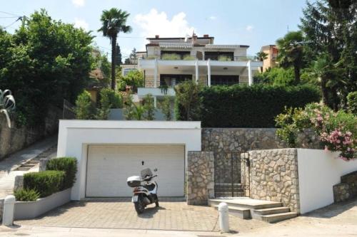 Apartments with parking space Opatija - 24419
