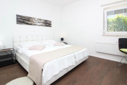 Apartments with parking space Opatija - 24419
