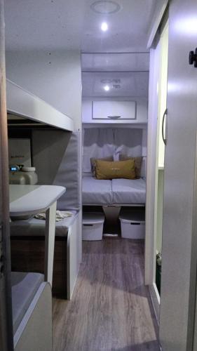 a small room with a bed in a small room at Trailer cassa Rodante in Posadas