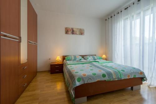 Apartments with parking space Porec - 7137