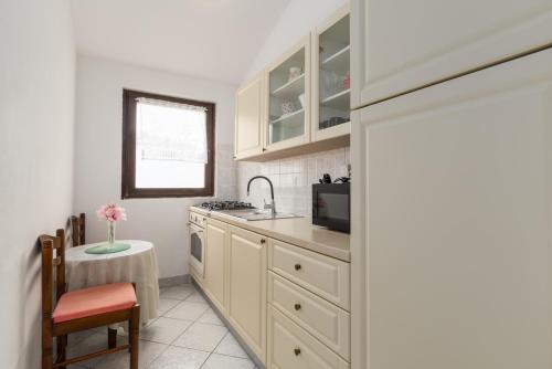 Apartments with parking space Porec - 7137