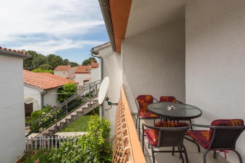 Apartments with parking space Porec - 7137