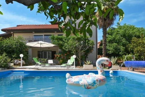 Family friendly house with a swimming pool Mavarstica, Ciovo - 25200
