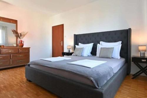 Family friendly house with a swimming pool Mavarstica, Ciovo - 25200