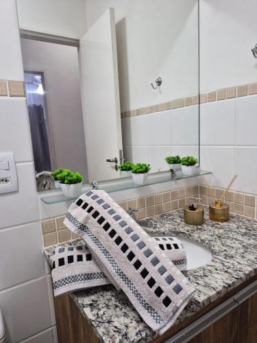 a bathroom with a sink and a mirror at Olímpia Super Stay in Olímpia