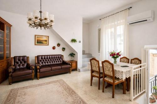 a living room with a table and chairs and a couch at Centro Storico Di Tea in Turi