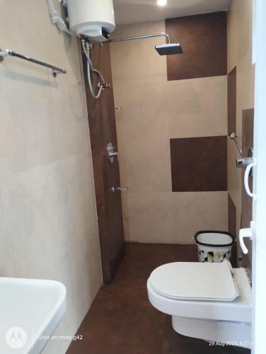 a bathroom with a toilet and a sink at The Brookshore in Kodaikānāl