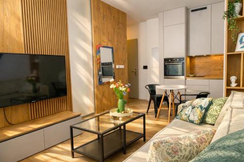 SOHO Apartmán v centre, smart & self check-in 24h, private garage EV