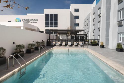a swimming pool on the side of a building at Tru by Hilton Saltillo in Saltillo