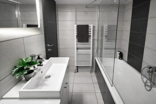 Comfortable Modern Entire House near the center of Athens-Blue Serenity