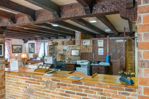 a room with a brick wall and a brick counter at Conjunto Hotelero La Pasera in Soto de Cangas
