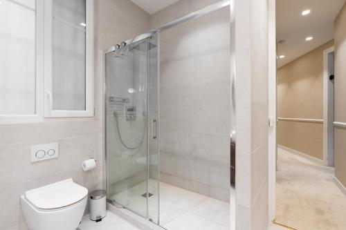 Bright And Spacious 3BDR Apt Near Eiffel Tower