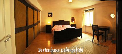 Postel nebo postele na pokoji v ubytování Lehmgefühl, Design Vier, La Petite Maison