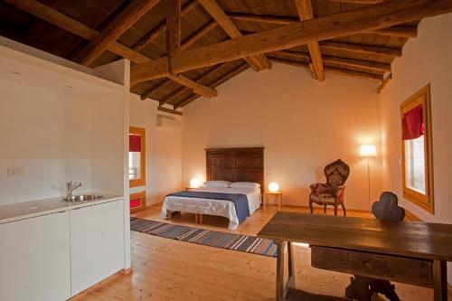 a bedroom with a bed and a table in a room at Casa Adami Due in Brussa