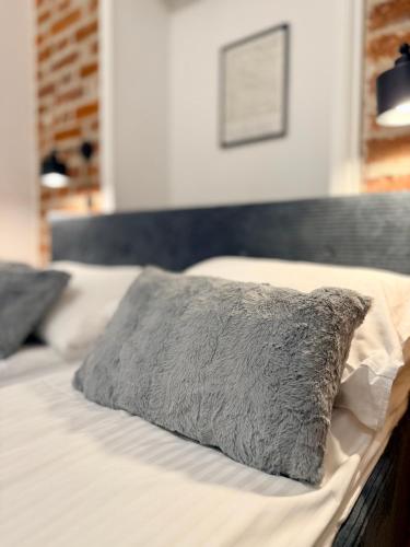 Warm and Cozy Mossy Apartment in the Center