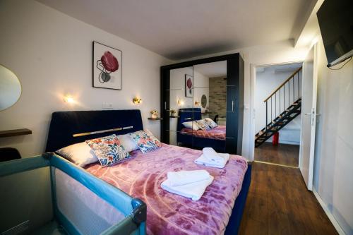 a bedroom with a bed with two towels on it at Kuća za odmor Aria in Krapina