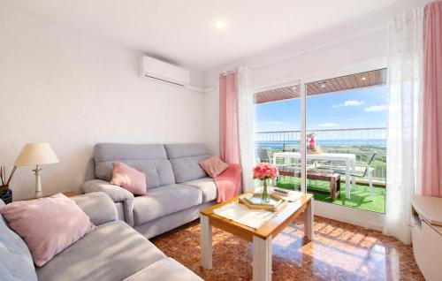 Lovely Apartment In Valencia With House Sea View