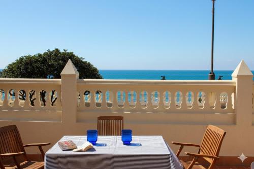 Casa mirando al mar, hermosas vistas.