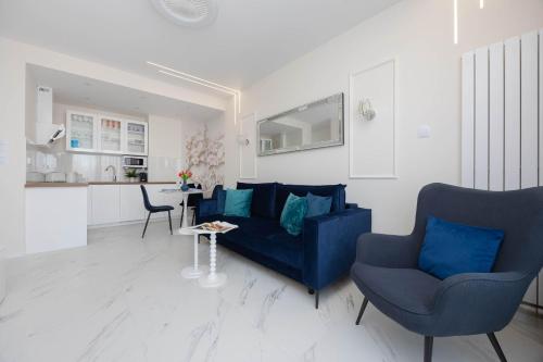 Stylish Apartment with Parking & City View by Renters Prestige