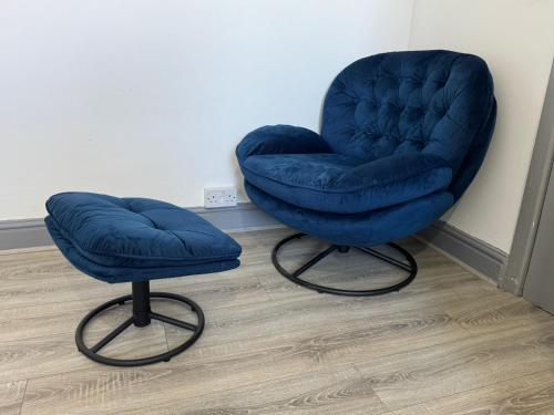 a pair of blue chairs sitting in a room at Modern Apartment Bradford City Centre Self Check In in Bradford