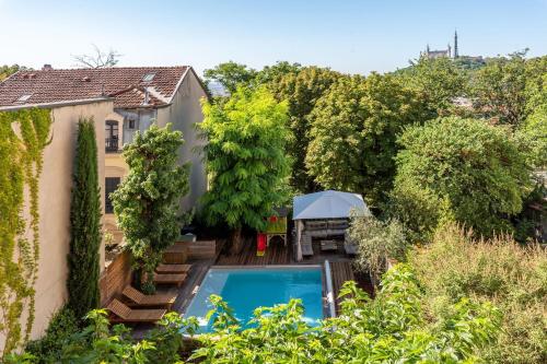 Discovery - a villa with a swimming pool that reveals all its charm