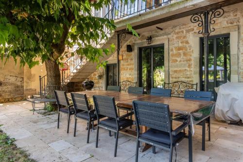 Discovery - a villa with a swimming pool that reveals all its charm