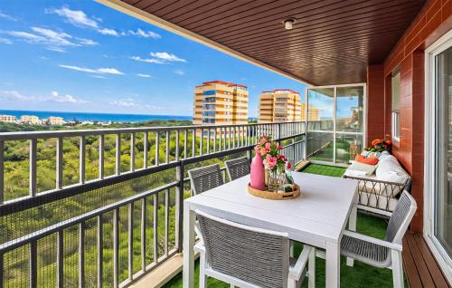 Lovely Apartment In Valencia With House Sea View