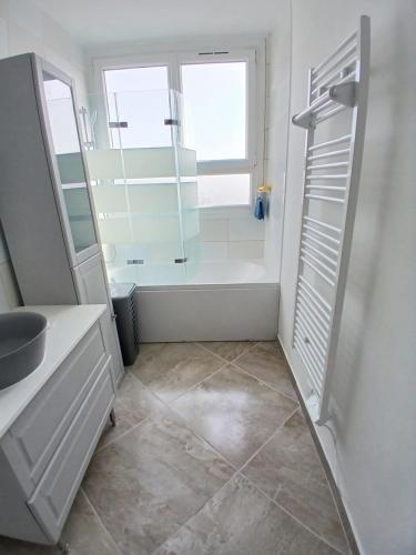 a bathroom with a shower and a sink at Eves Rooms in Saint-Michel-sur-Orge