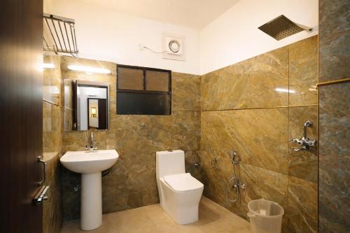 a bathroom with a sink and a toilet and a shower at Gangabagh by Divine Trails - Hotel Near Har Ki Pauri, Haridwar in Haridwār