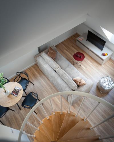 ProperUNIT Bright Apartment in Old Town with AC