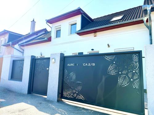 Aurora Premium Home