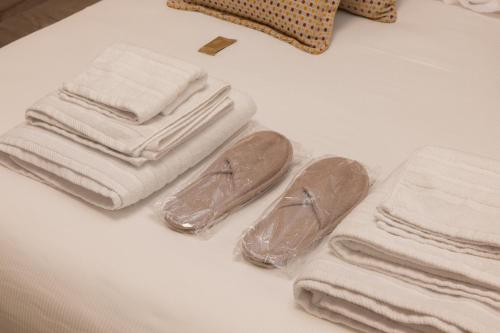 a table with towels and shoes on a table at B&B Domus Vettii in Pompei