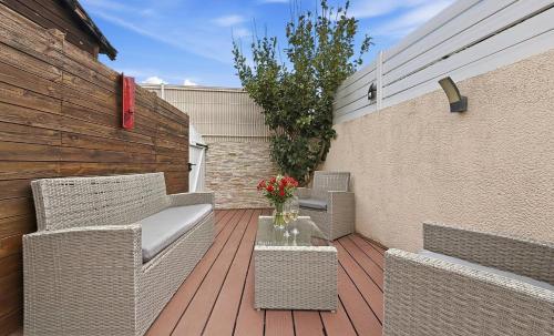 T2 rénové avec terrasse à 2 min de la plage