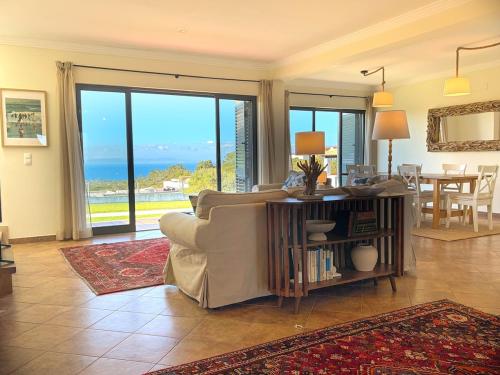Between Sesimbra & Meco with Ocean View - No Parties Allowed