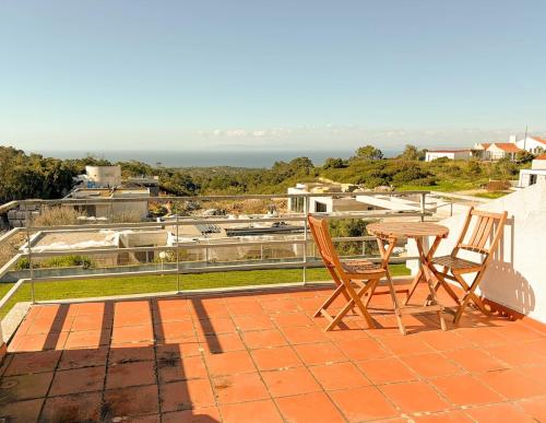Between Sesimbra & Meco with Ocean View - No Parties Allowed