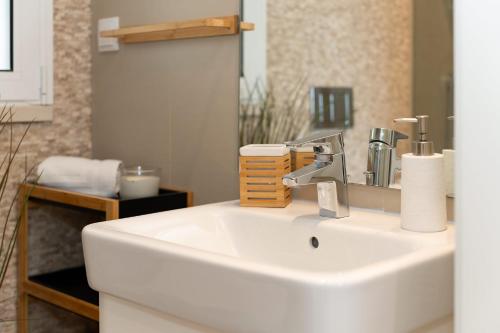 a white sink in a bathroom with a mirror at Apartment Belharucas in Albufeira