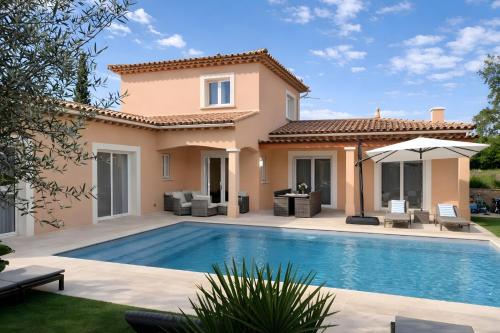 Villa Giovanna à Saint-Raphaël avec piscine chauffée
