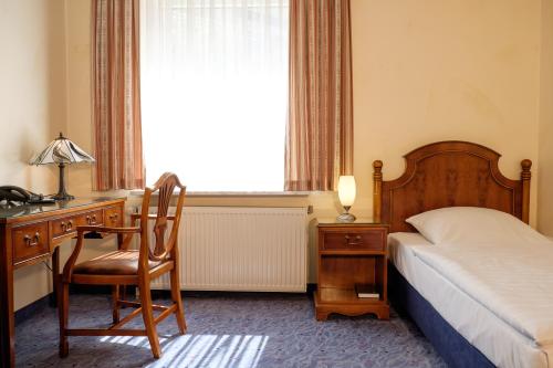 Postel nebo postele na pokoji v ubytování Hotel Königshof am Funkturm