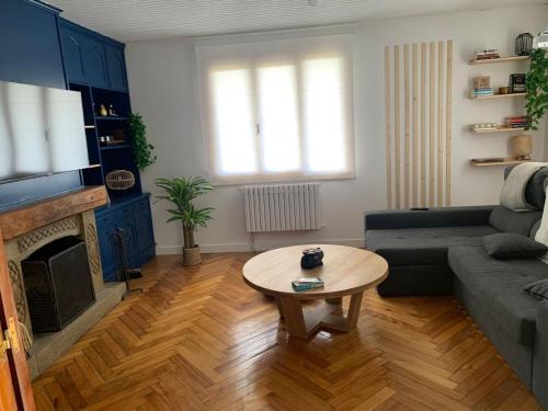 a living room with a couch and a coffee table at Casa Tía Maruja in Rianjo