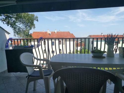 Apartment with A - C in Vantacici-Insel Krk 55370