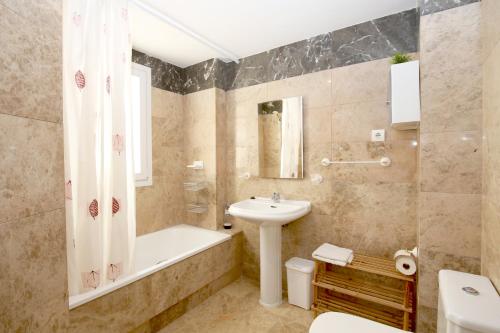 Estepona Family Apartment AVENCIA