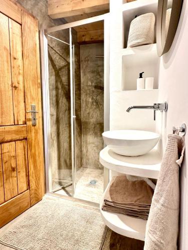 a bathroom with a sink and a shower at Casa do Alva in Castelo de Vide