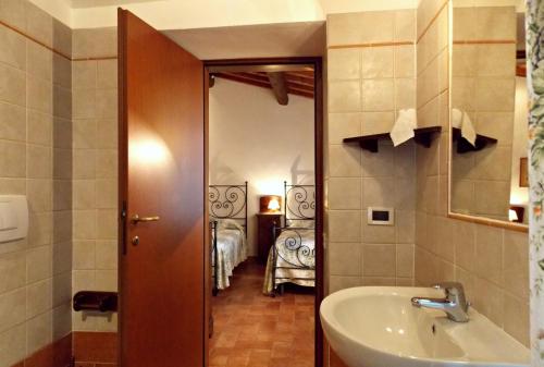 A bathroom at Villa Santa Maria a Bovino