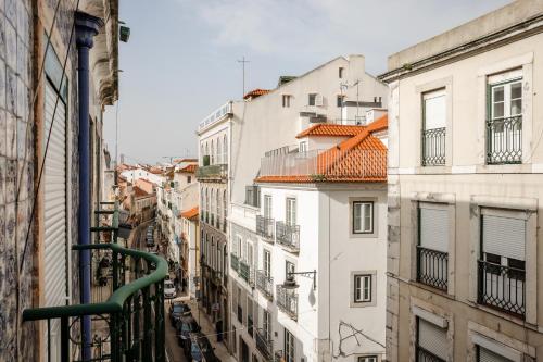 PN Modern & Tastefully Renovated - 3BR Apartment in the Heart of Lisbon