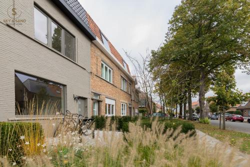 El barrio en el que está la casa vacacional o un barrio cercano