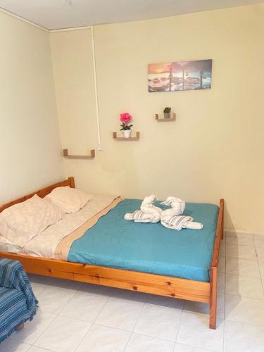 a bedroom with a bed with towels on it at Klima in Vrísai