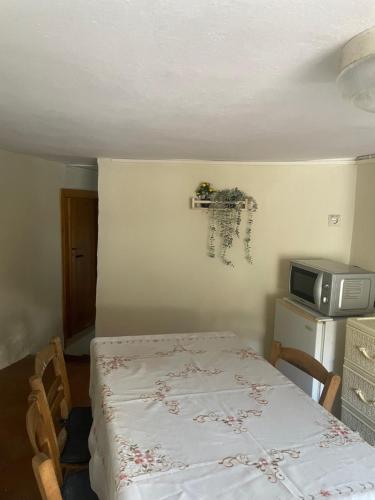 a small room with a table and a microwave at Klima in Vrísai