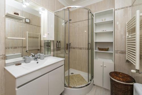 a bathroom with a shower and a sink and a toilet at Family Beach House in Amorosa, Northern Portugal in Amorosa